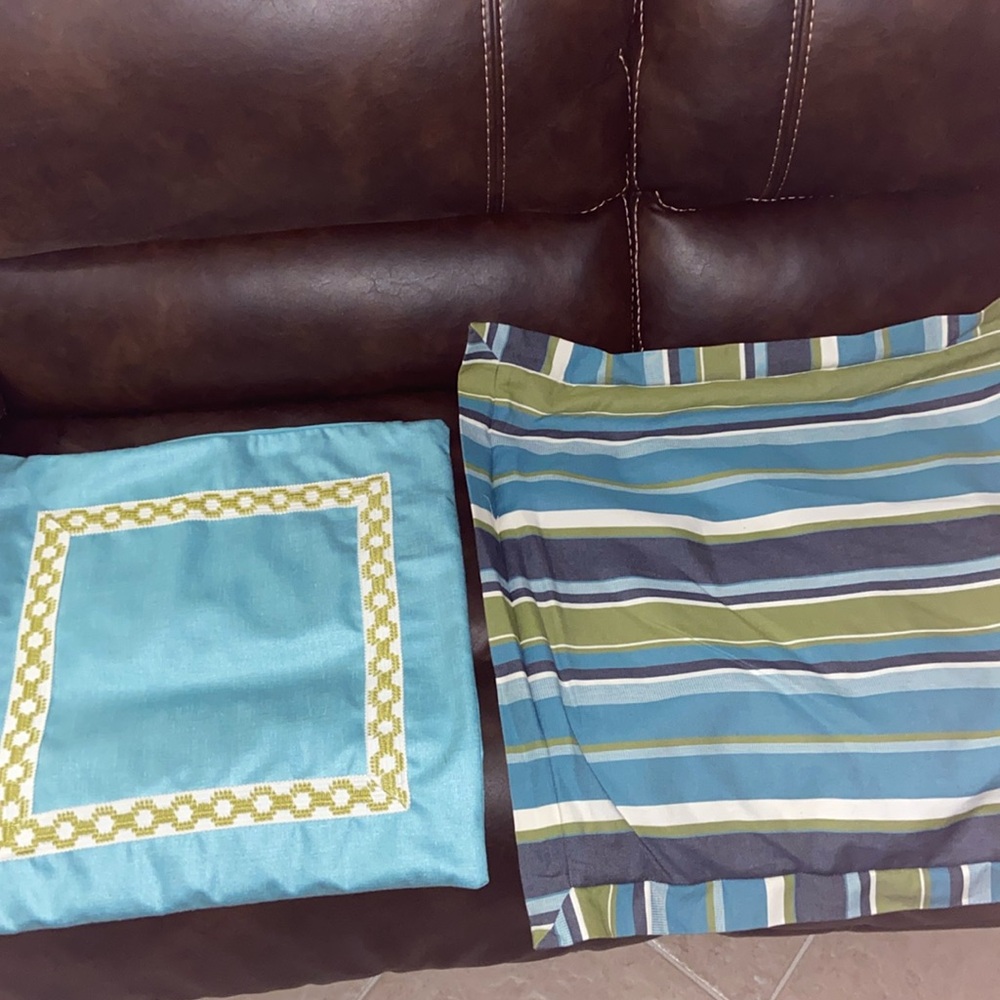 Set of 2 Barclay Butera pillow covers EUC